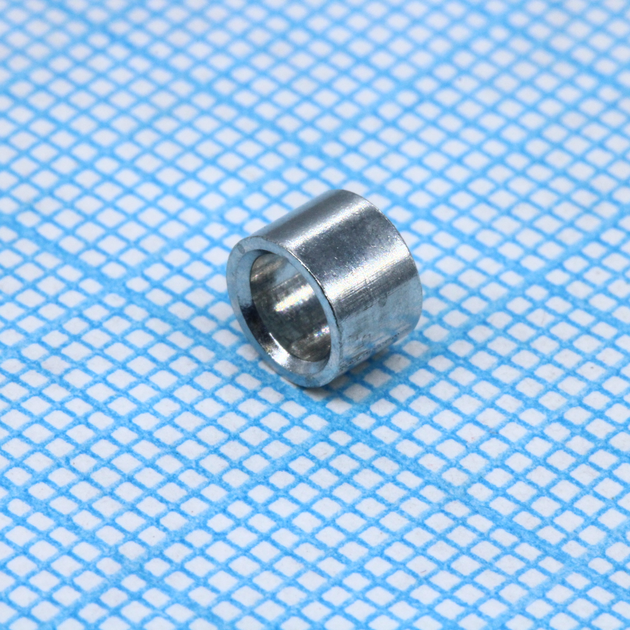 25605253